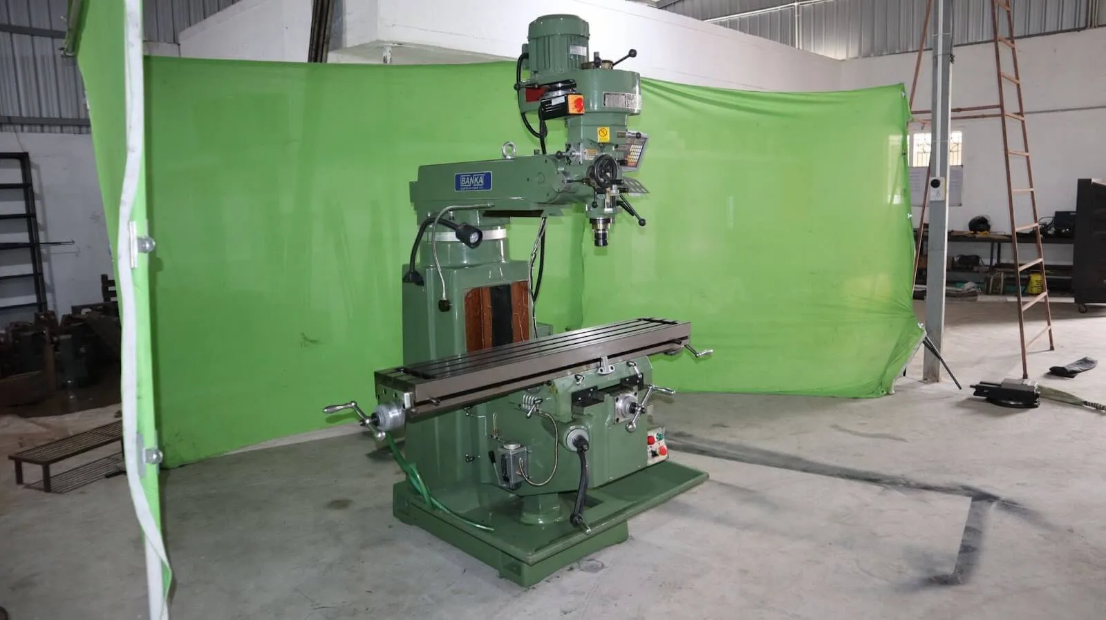 Universal Milling Machine Operation & Functions