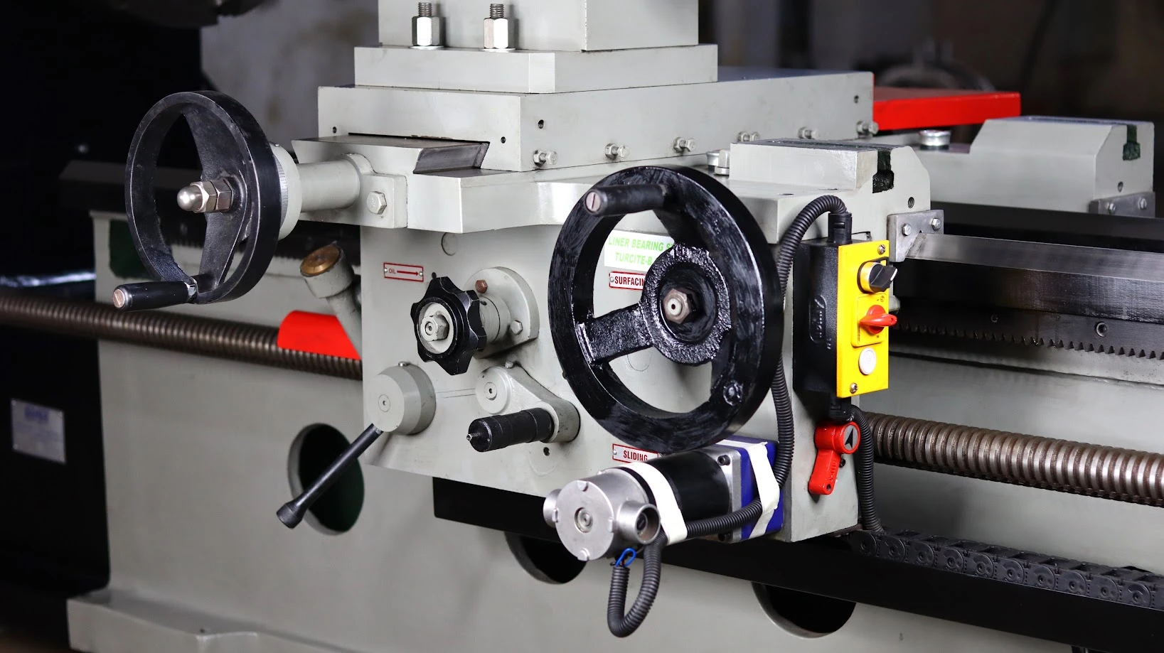 Lathe Machine All Gear 90 – Heavy Duty Big Shaft Turning Lathe – 12 Feet – image 5